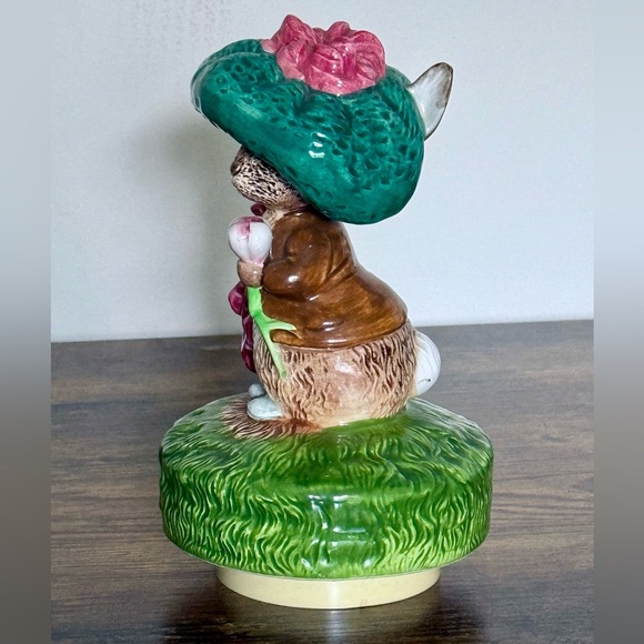 Benjamin Bunny Music Box Vintage Schmid Rotating Peter Rabbit Figurine - Picture 4 of 12